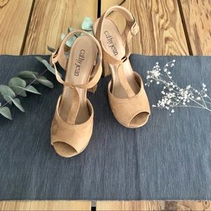 Suede Pumps, never been worn!